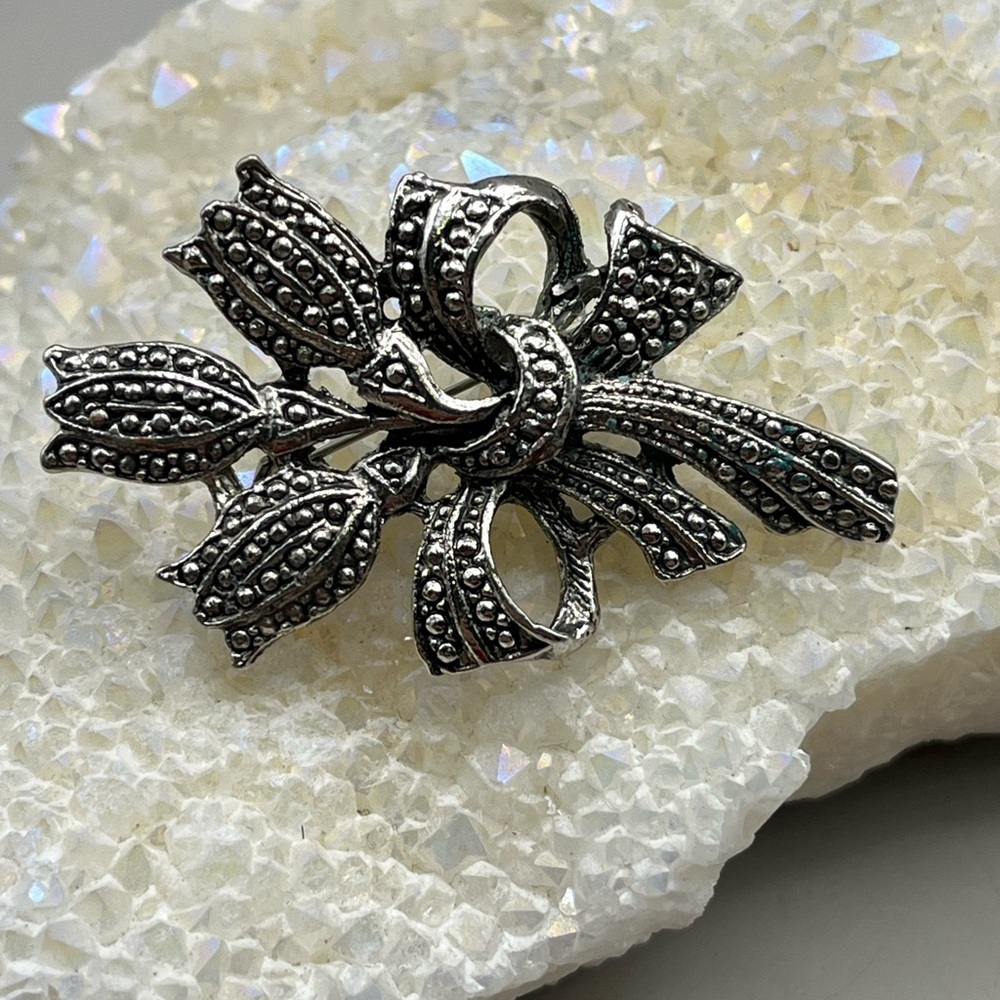 Elegant Vintage Silver Tone Marcasite Style Flower and Bow Brooch